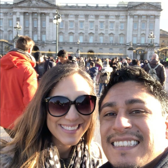 Hi my name is Stephanie, Welcome to my closet ❤️ - Picture 7 of 7